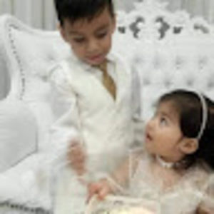 Meet your Posher, Betsy roxana